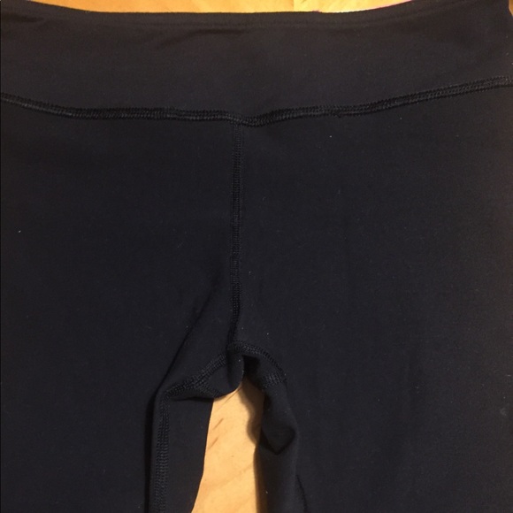 ⚡️SALE⚡️Reversible Ivivva Cropped Leggings - Picture 6 of 8